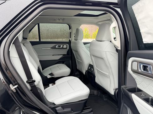 New 2026 Ford Explorer Platinum w/ LUX Leather Package AWD/4WD image 38