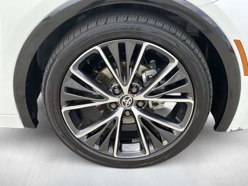 Certified 2026 Toyota Prius XLE FWD image 13
