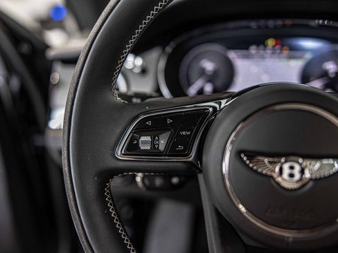 Used 2022 Bentley Bentayga AWD/4WD image 26