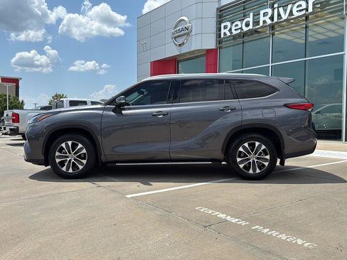 Used 2022 Toyota Highlander XLE image 9