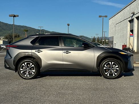 Used 2024 Toyota bZ4X XLE w/ Weather Package image 3