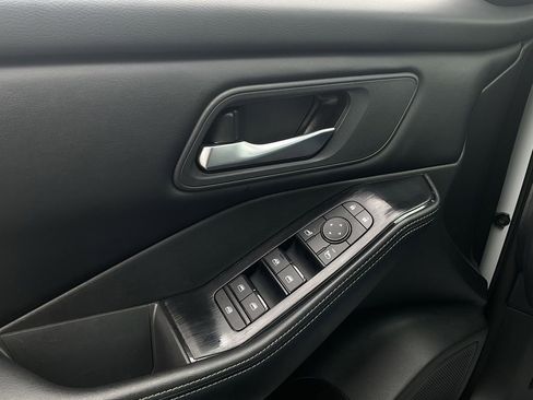 Used 2025 Nissan Rogue SV FWD image 20