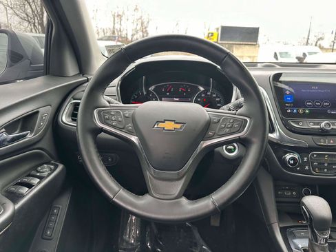 Used 2023 Chevrolet Equinox Premier image 13