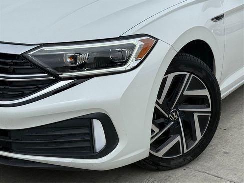 Used 2022 Volkswagen Jetta SEL image 2