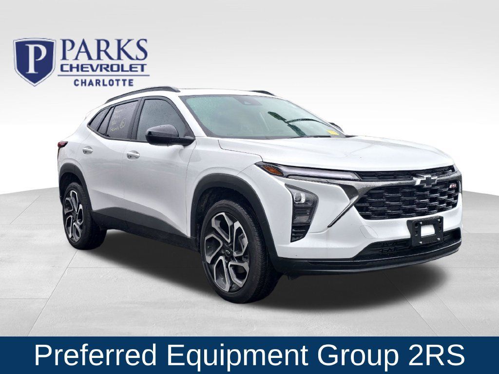 Used 2025 Chevrolet Trax RS w/ Sunroof Package FWD image 1