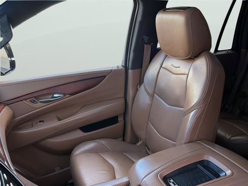 Used 2017 Cadillac Escalade Platinum AWD/4WD image 14