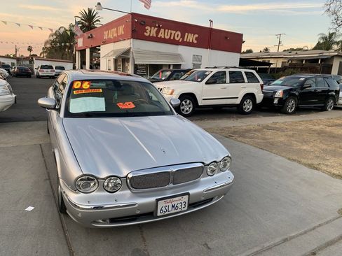 Used 2006 Jaguar XJ8 image 4