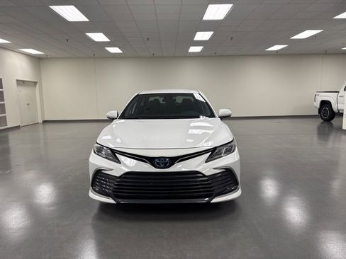 Used 2022 Toyota Camry LE image 2