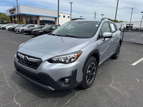 Used 2022 Subaru Crosstrek 2.0i Premium w/ Popular Package #3 AWD/4WD image 2