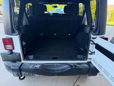 Used 2018 Jeep Wrangler Unlimited Sport S AWD/4WD image 12