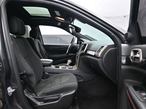 Used 2016 Jeep Grand Cherokee Laredo 75th Anniversary image 19
