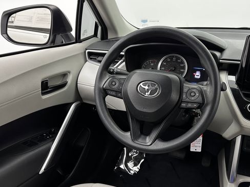 Used 2022 Toyota Corolla Cross L image 23