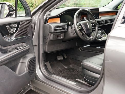 Used 2022 Lincoln Corsair Reserve image 13