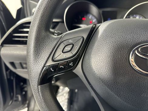 Used 2019 Toyota C-HR XLE image 12