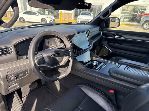 Used 2024 Jeep Wagoneer L Series II w/ Flexible Seating Group image 4