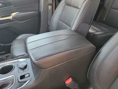 Used 2023 Chevrolet Traverse RS image 12