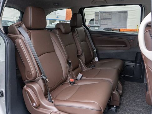 New 2026 Honda Odyssey Touring image 15