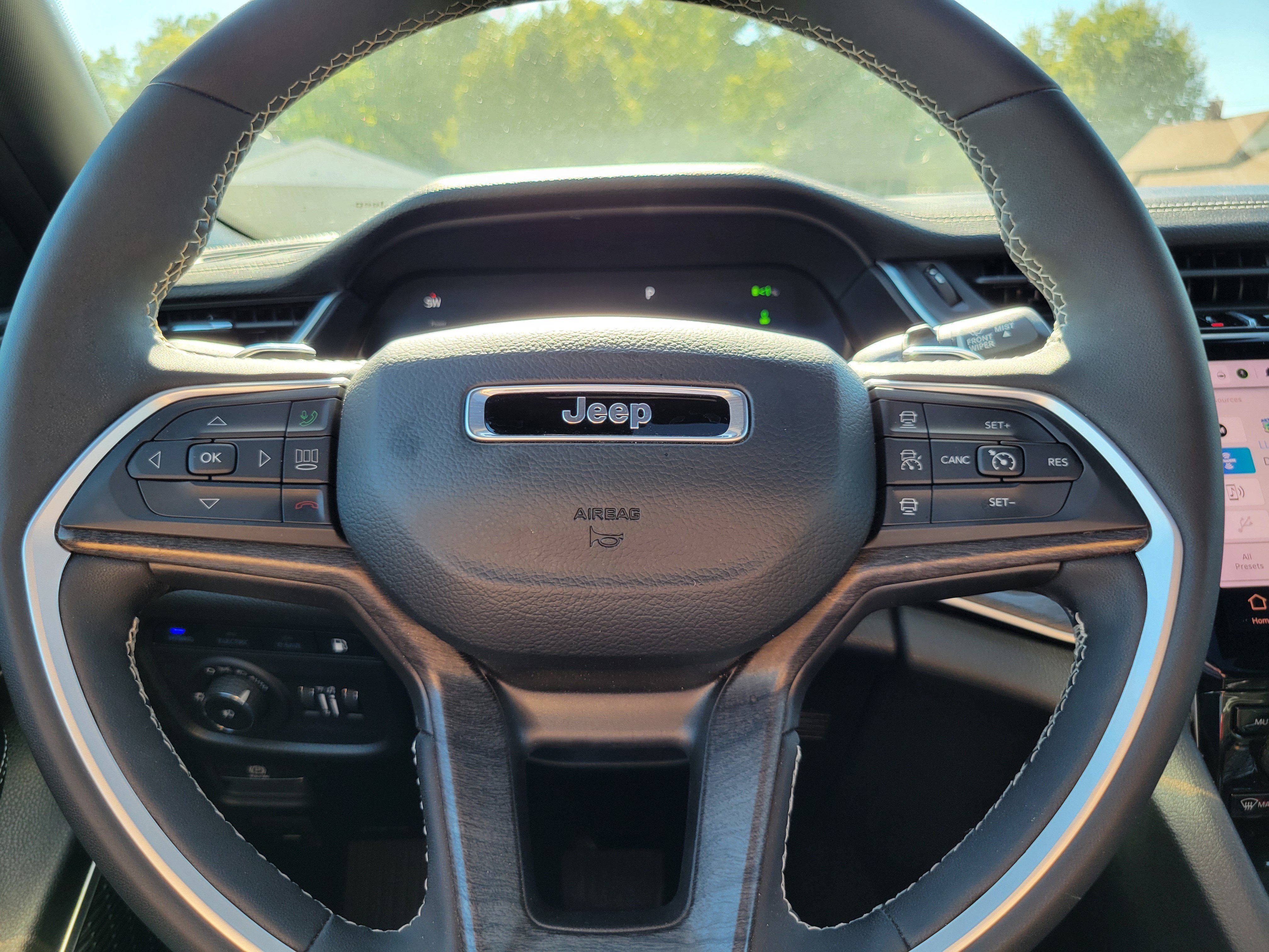 Used 2025 Jeep Grand Cherokee Limited 4xe AWD/4WD image 9