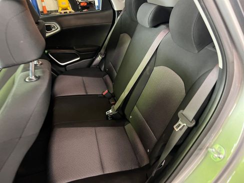 Used 2025 Kia Soul LX w/ LX Technology Package FWD image 33