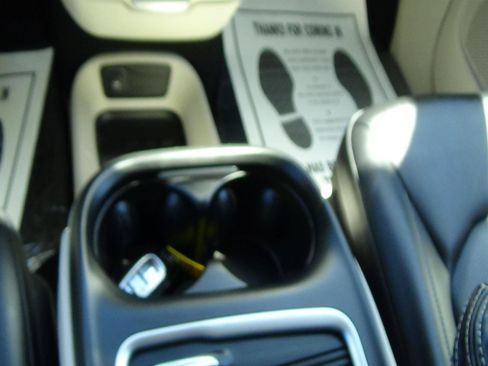 Certified 2024 Chrysler Pacifica Touring-L FWD image 28