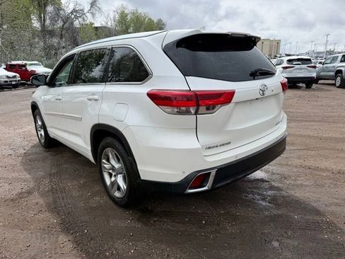 Used 2017 Toyota Highlander Limited image 3