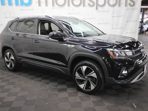 Used 2024 Volkswagen Taos SE AWD/4WD image 9