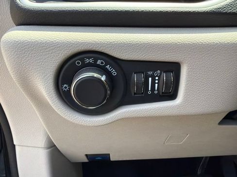 Used 2024 Chrysler Voyager LX FWD image 20