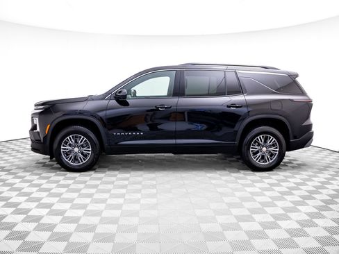 Used 2026 Chevrolet Traverse LT w/ Driver Confidence Package FWD image 2