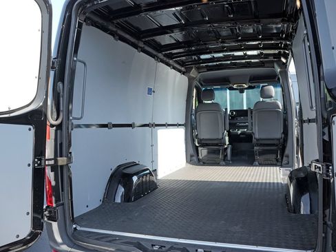 Used 2026 Mercedes-Benz Sprinter 2500 image 6