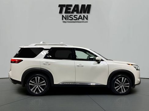 Certified 2024 Nissan Pathfinder Platinum w/ Cargo Package AWD/4WD image 8