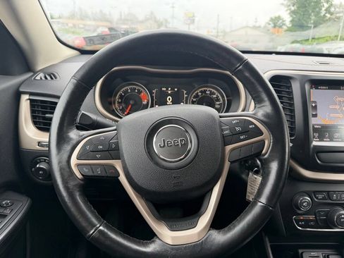 Used 2016 Jeep Cherokee Latitude w/ Cold Weather Group AWD/4WD image 29