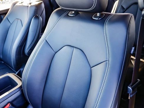 New 2026 Chrysler Pacifica Select AWD/4WD image 29