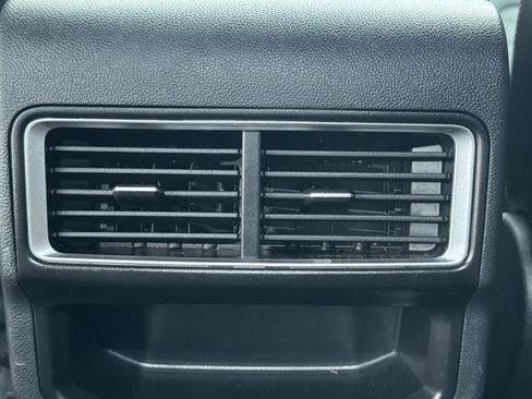 Used 2024 Volkswagen Atlas Cross Sport SE image 23