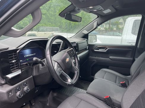Used 2023 Chevrolet Silverado 1500 LT AWD/4WD image 9