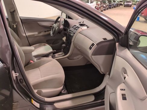 Used 2010 Toyota Corolla LE image 9