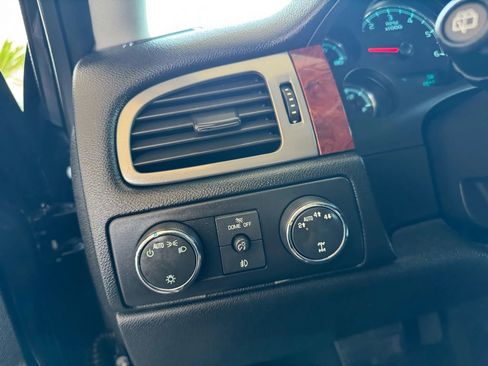 Used 2013 Chevrolet Suburban LTZ image 16