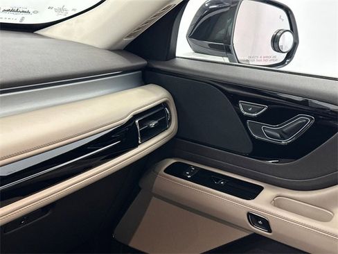 Used 2022 Lincoln Aviator AWD image 33