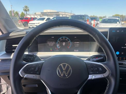 Used 2026 Volkswagen Tiguan SE FWD image 30