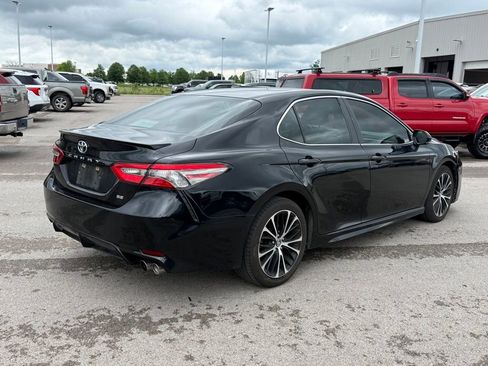 Used 2018 Toyota Camry SE w/ Convenience Package FWD image 18