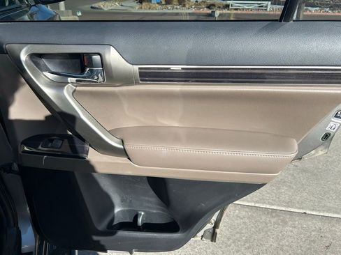 Used 2021 Lexus GX 460 Premium w/ Premium Package image 28