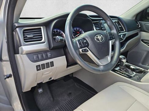 Used 2016 Toyota Highlander XLE FWD image 10