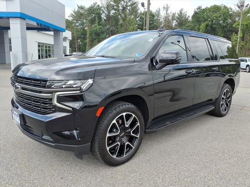 Used 2022 Chevrolet Suburban RST w/ Luxury Package AWD/4WD image 8