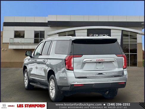 Used 2024 GMC Yukon XL SLT w/ SLT Premium Package image 4