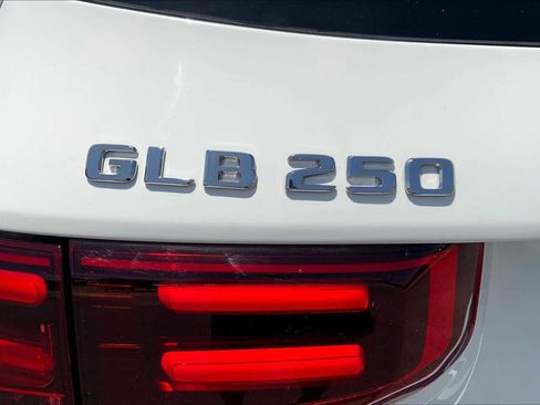 Used 2025 Mercedes-Benz GLB 250 image 7