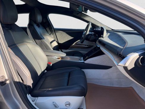 Used 2023 Lucid Air Grand Touring image 19