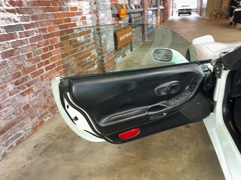 Used 1998 Chevrolet Corvette Convertible w/ Memory Pkg RWD image 10