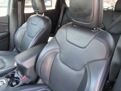 Used 2019 Jeep Cherokee Limited AWD/4WD image 15