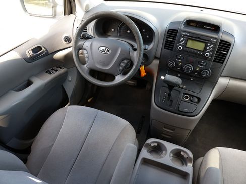 Used 2012 Kia Sedona LX image 19