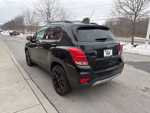 Used 2018 Chevrolet Trax LT w/ Sun & Sound Package image 5