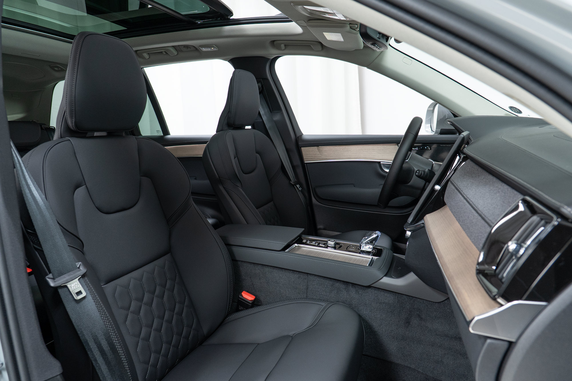 New 2026 Volvo XC90 T8 Plus w/ Protection Package Premier AWD/4WD image 22